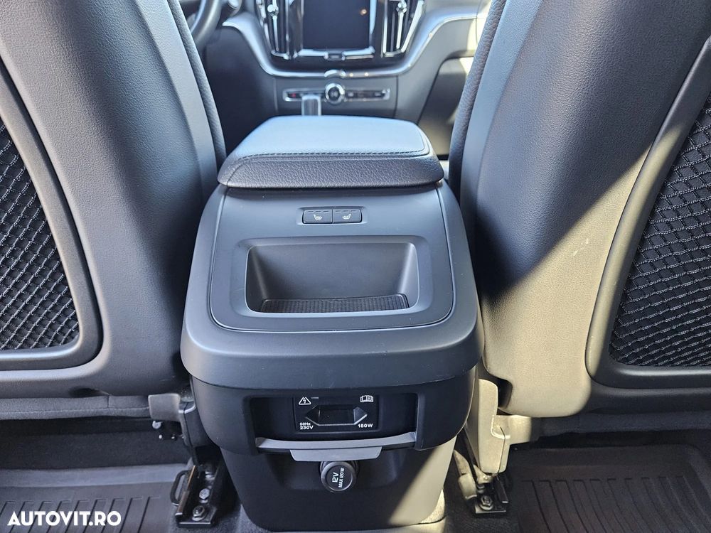 Volvo XC 60 B4 MHEV AWD Momentum Pro - 14