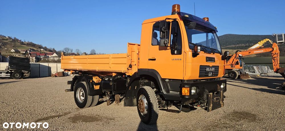 MAN LE 220 B - 11