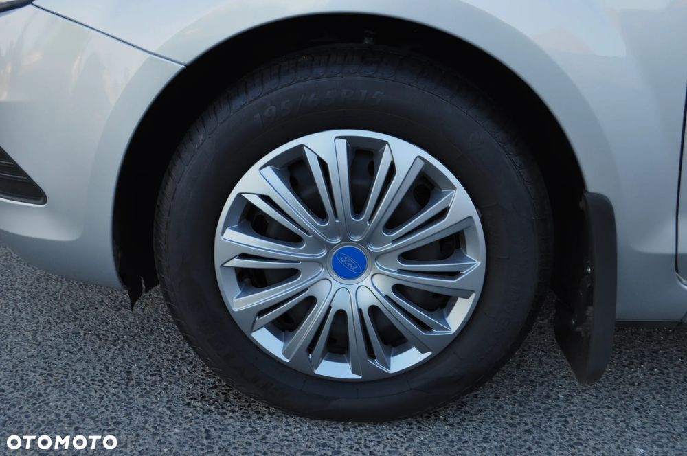 Ford Focus 1.6 Trend + - 29