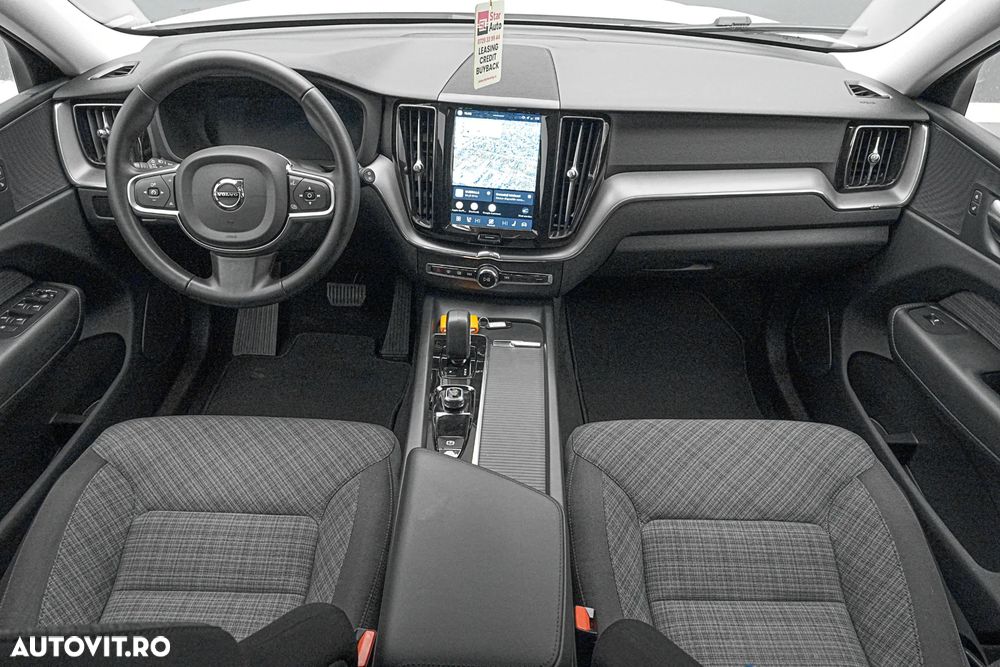 Volvo XC 60 B4 MHEV AT8 AWD Momentum Pro - 8