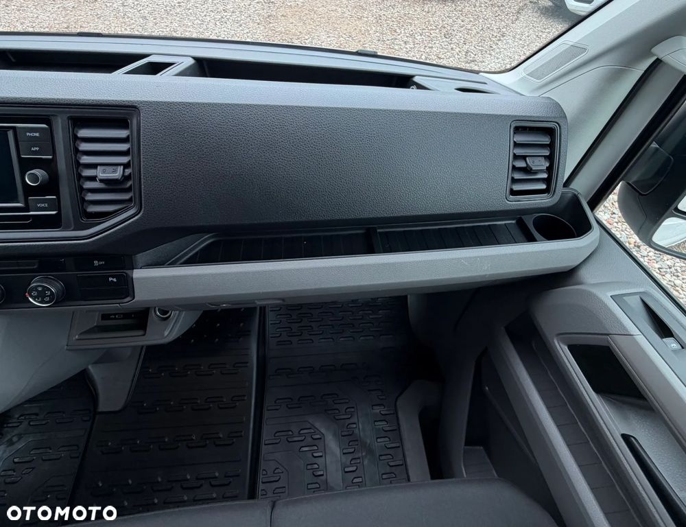 Volkswagen CRAFTER VAN VAT-1 z ZABUDOWĄ SERWISOWĄ WARSZTAT StoreVAN Półki, Szuflady, Kuwety na drobne przedmioty, Masaż fotela kierowcy, Fotel pneumatyczny terapeutyczny pilot ergoActive, Podgrzewana szyba, Kierownica wielofunkcyjna, Tempomat, Ogr. prędkości, Minibar, Fabrycne parktroniki przód i tył, DMC:3500kg, Homologacja haka 3000kg! Duża ładowność 1315kg Model L2H1 Paka dł. 3450mm - 38