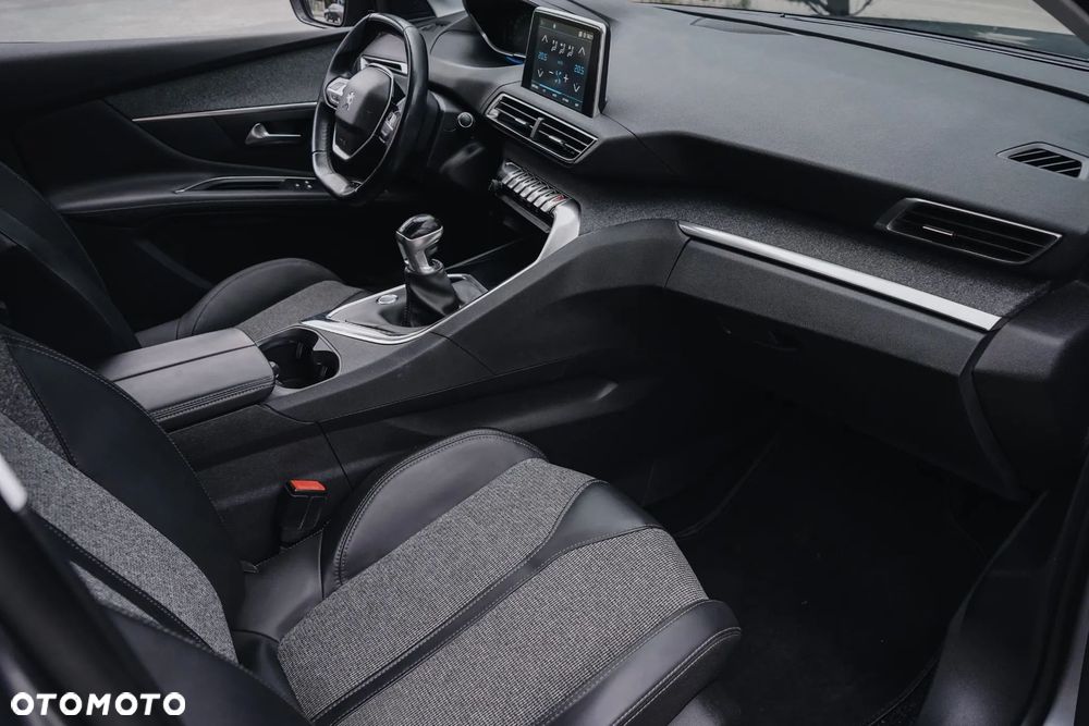 Peugeot 3008 PureTech 130 Stop & Start GPF Allure - 21