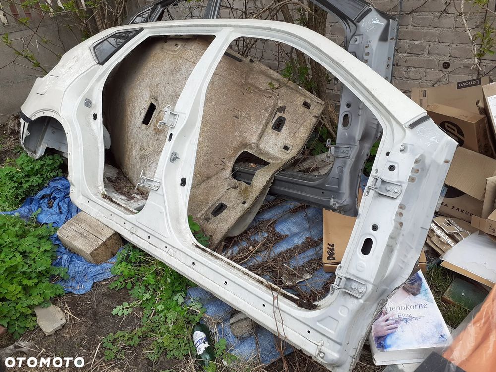 12237 Bok ćwiartka błotnik słupek próg prawy X-TRAIL T32 14- - 2