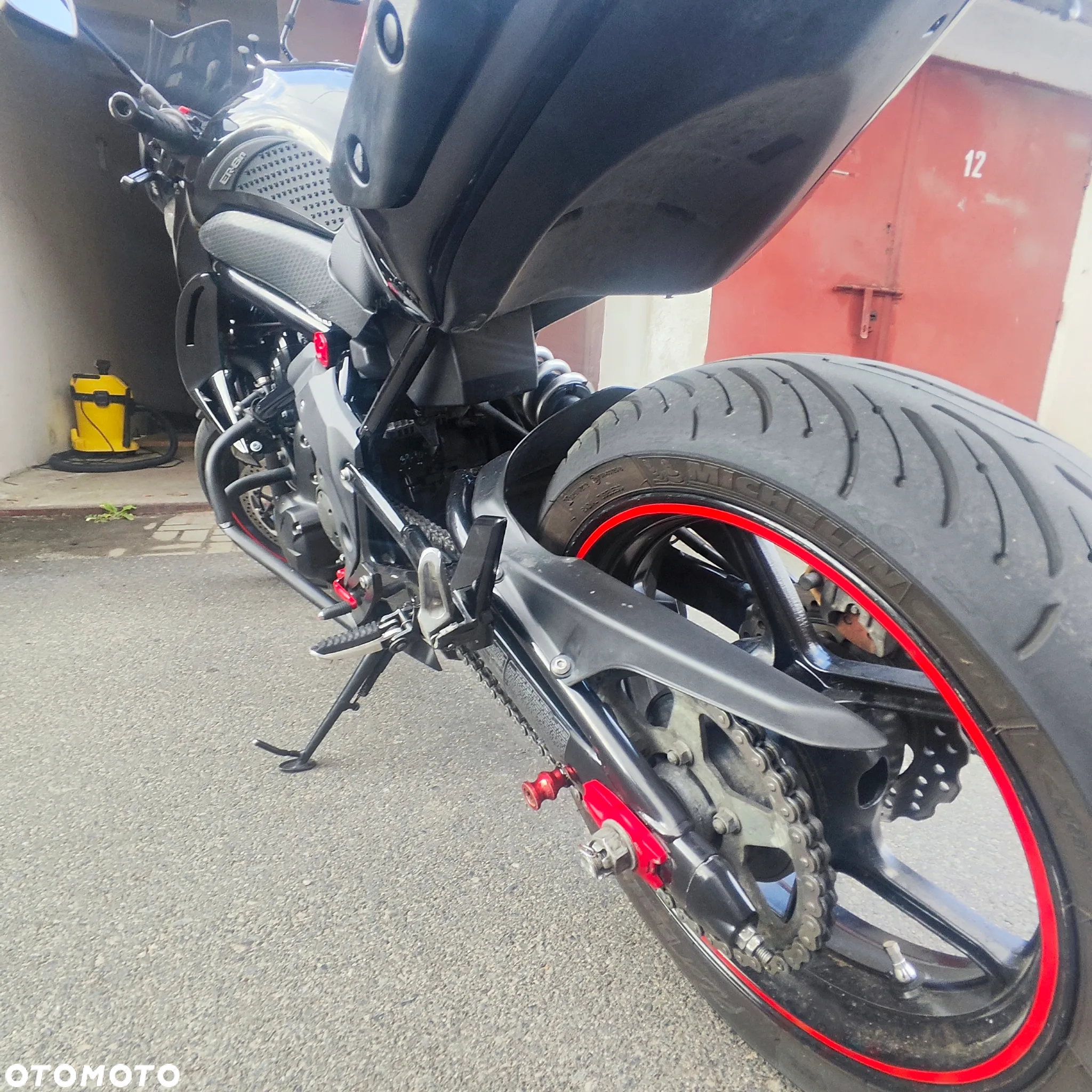 Kawasaki ER - 8