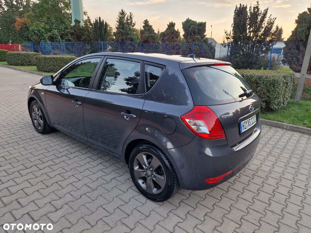 Kia Ceed - 7