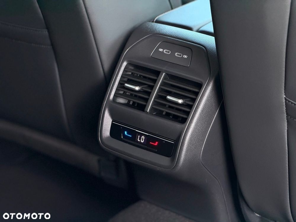 Volkswagen Passat - 28