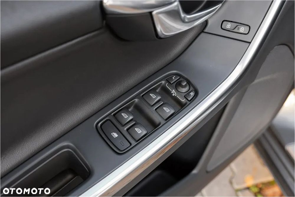 Volvo V60 D5 Geartronic RDesign - 29