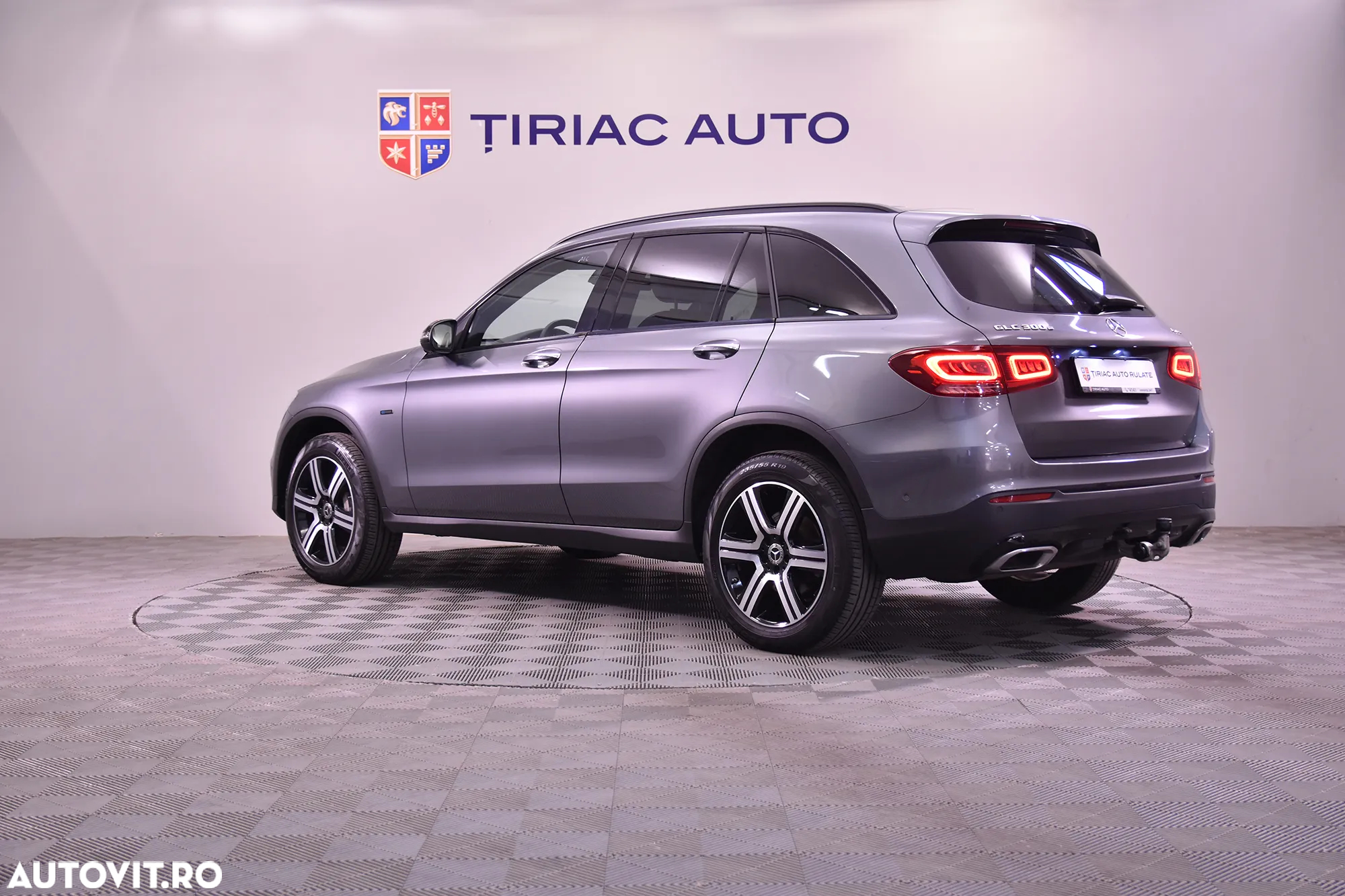 Mercedes-Benz GLC 300 e 4MATIC - 3