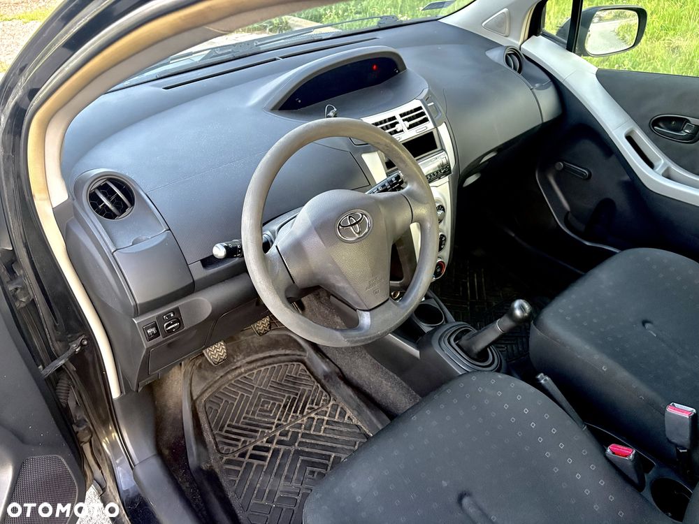 Toyota Yaris - 8