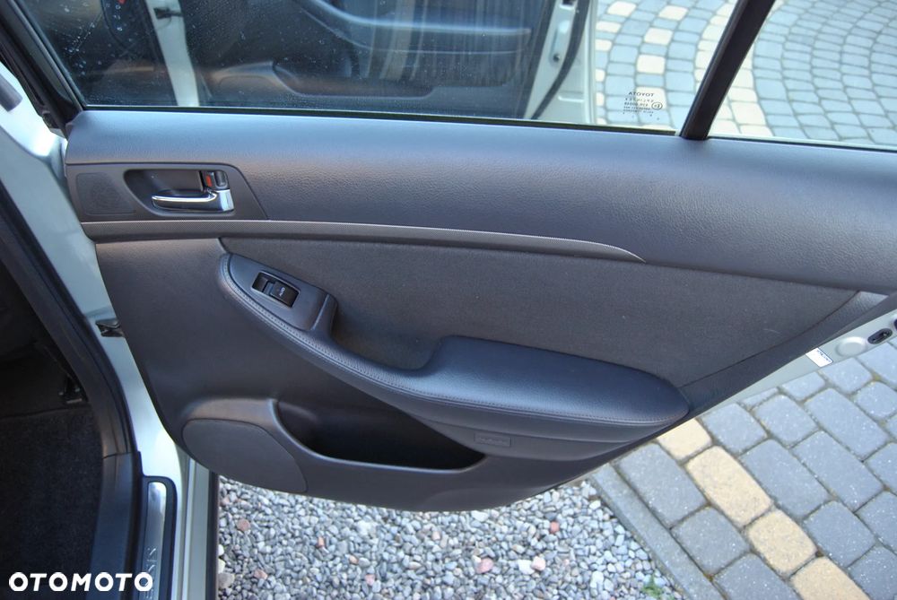 Toyota Avensis 1.8 VVT-i Sol - 22