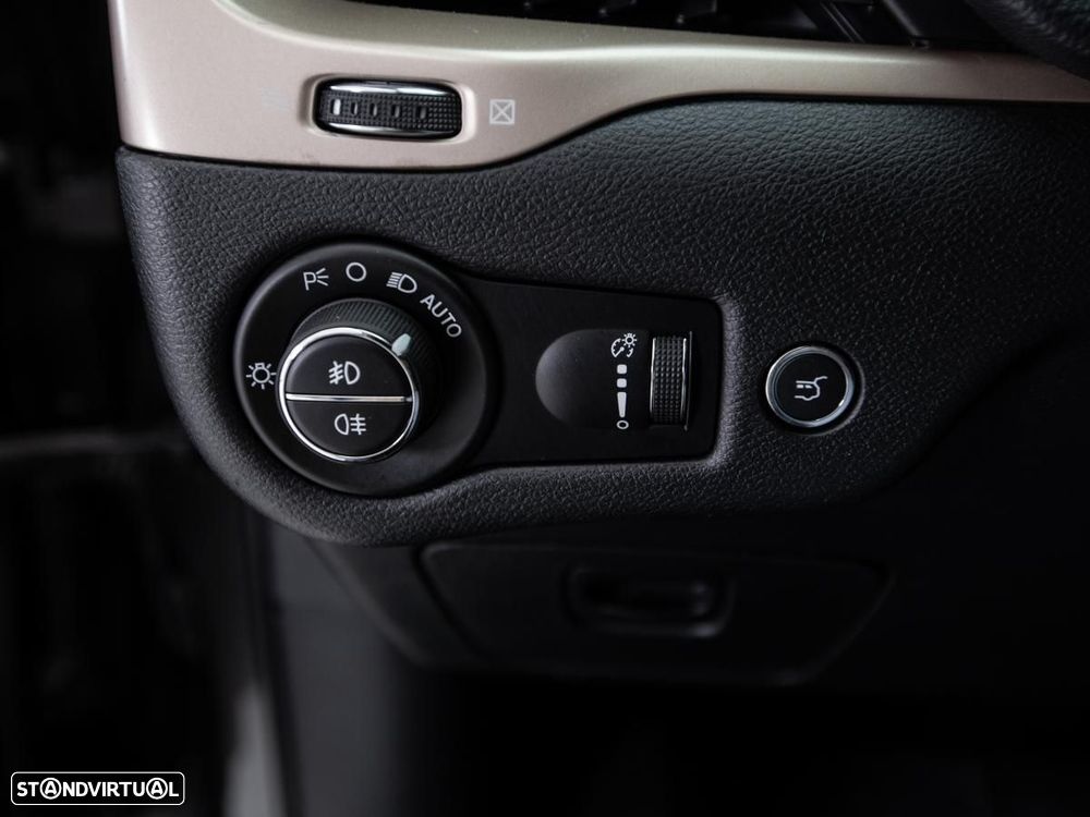 Jeep Cherokee - 16