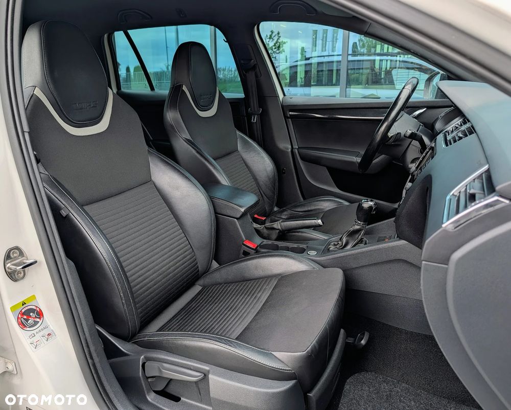Skoda Octavia 2.0 TDI DSG RS - 14