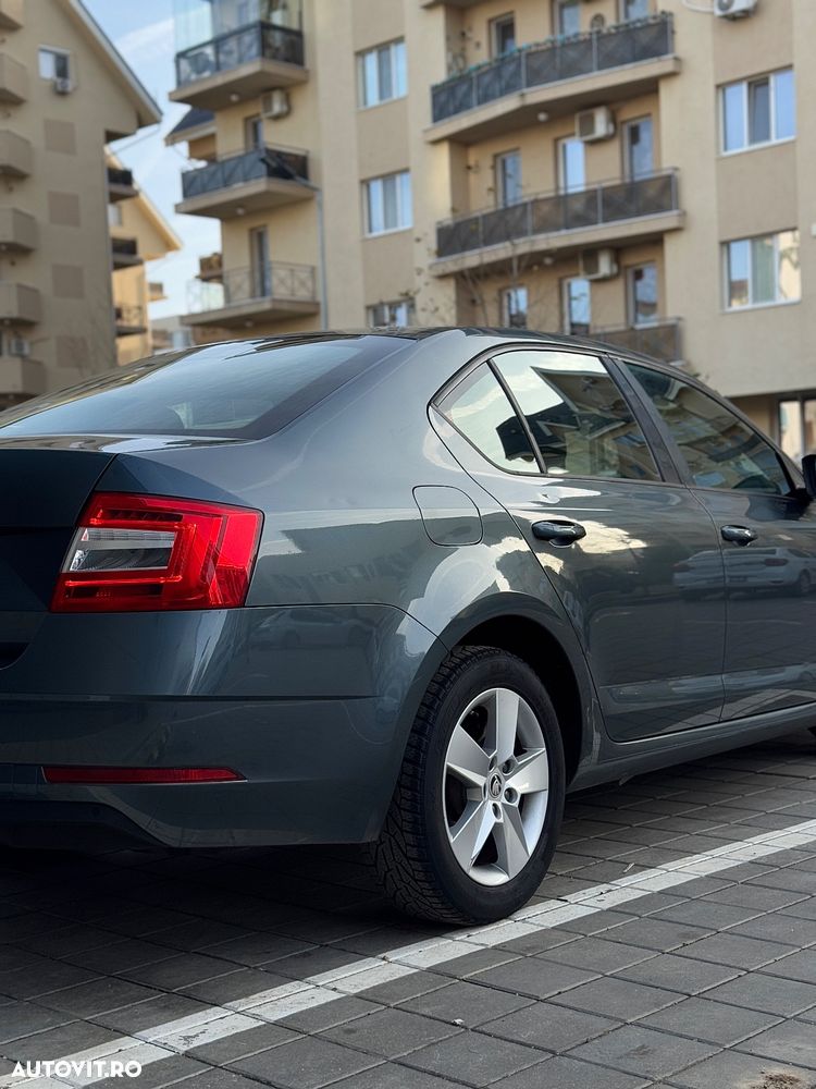 Skoda Octavia Combi Diesel 1.6 TDI Style - 9
