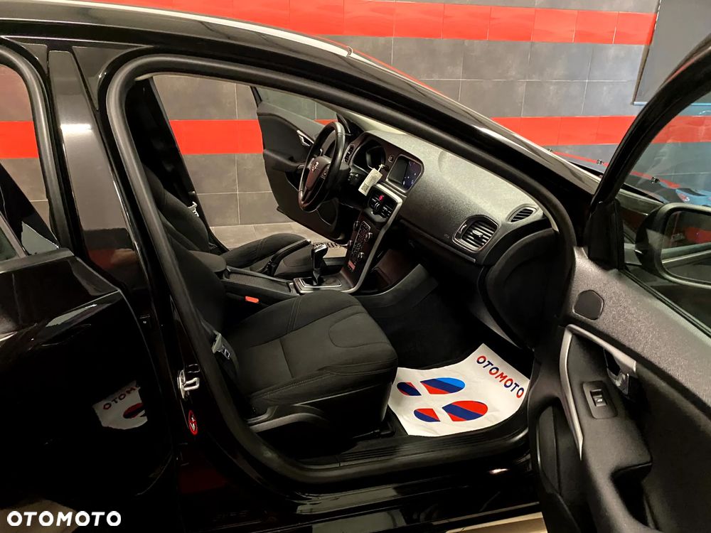 Volvo V40 D2 Drive-E R-Design Momentum - 20