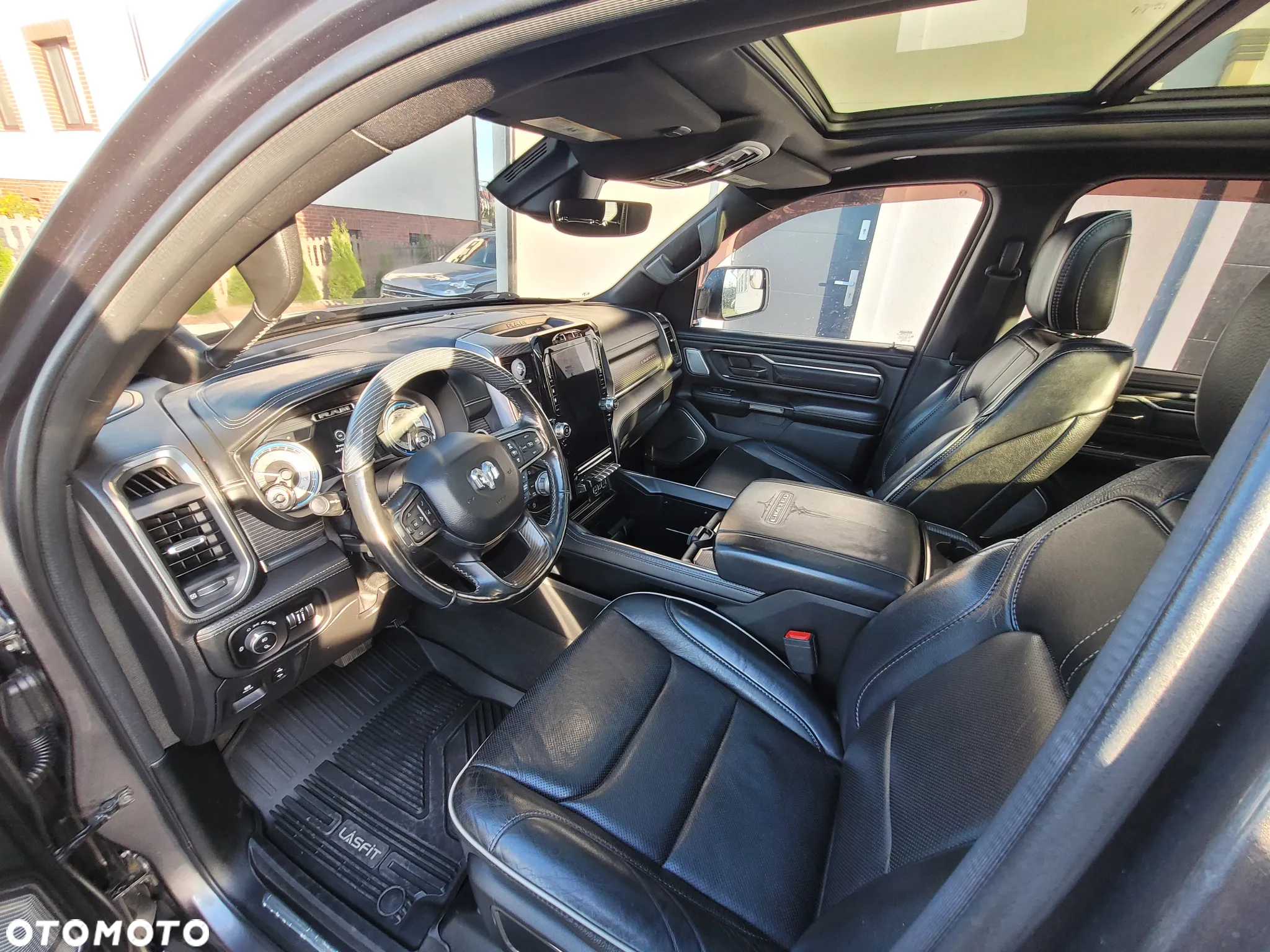 RAM 1500 Crew Cab Shortbed Limited - 21