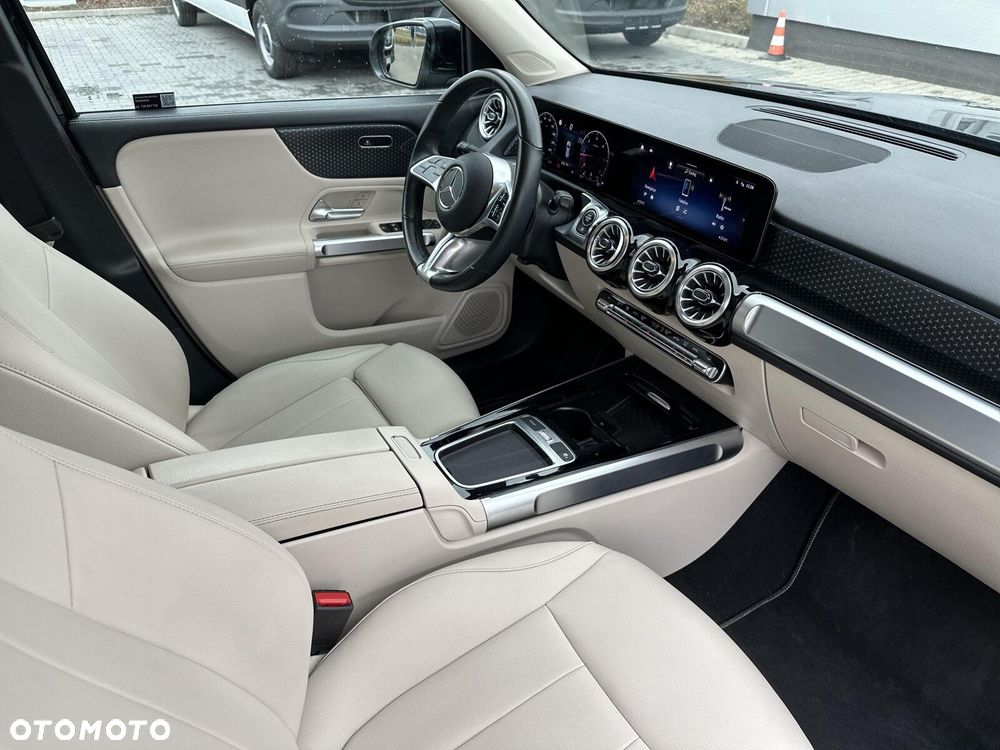 Mercedes-Benz GLB - 13