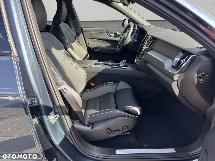 Volvo XC 60 B4 B Plus Dark - 20