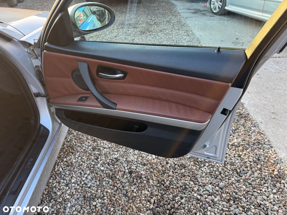 BMW Seria 3 318i Edition Exclusive - 23