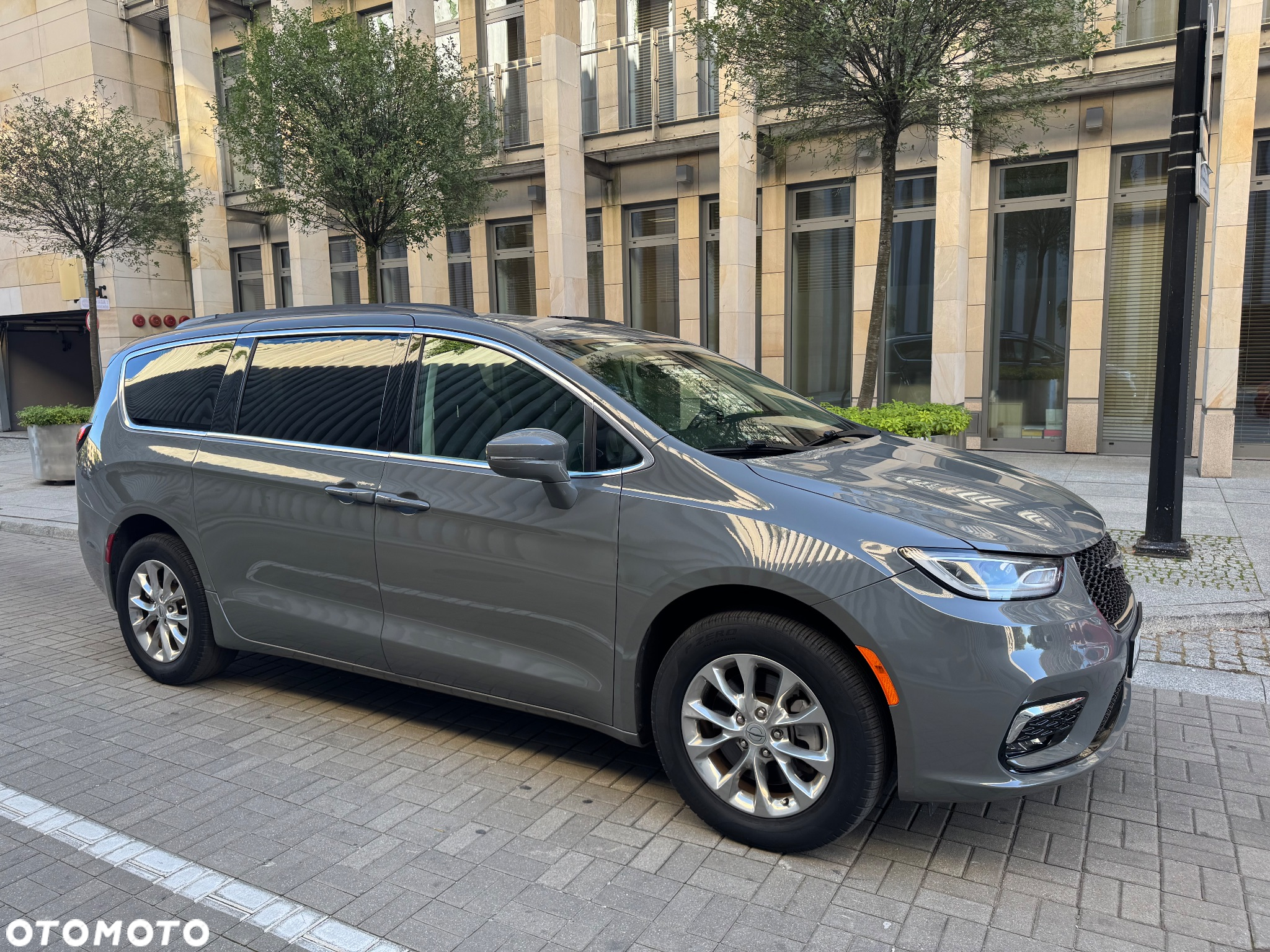 Chrysler Pacifica - 2