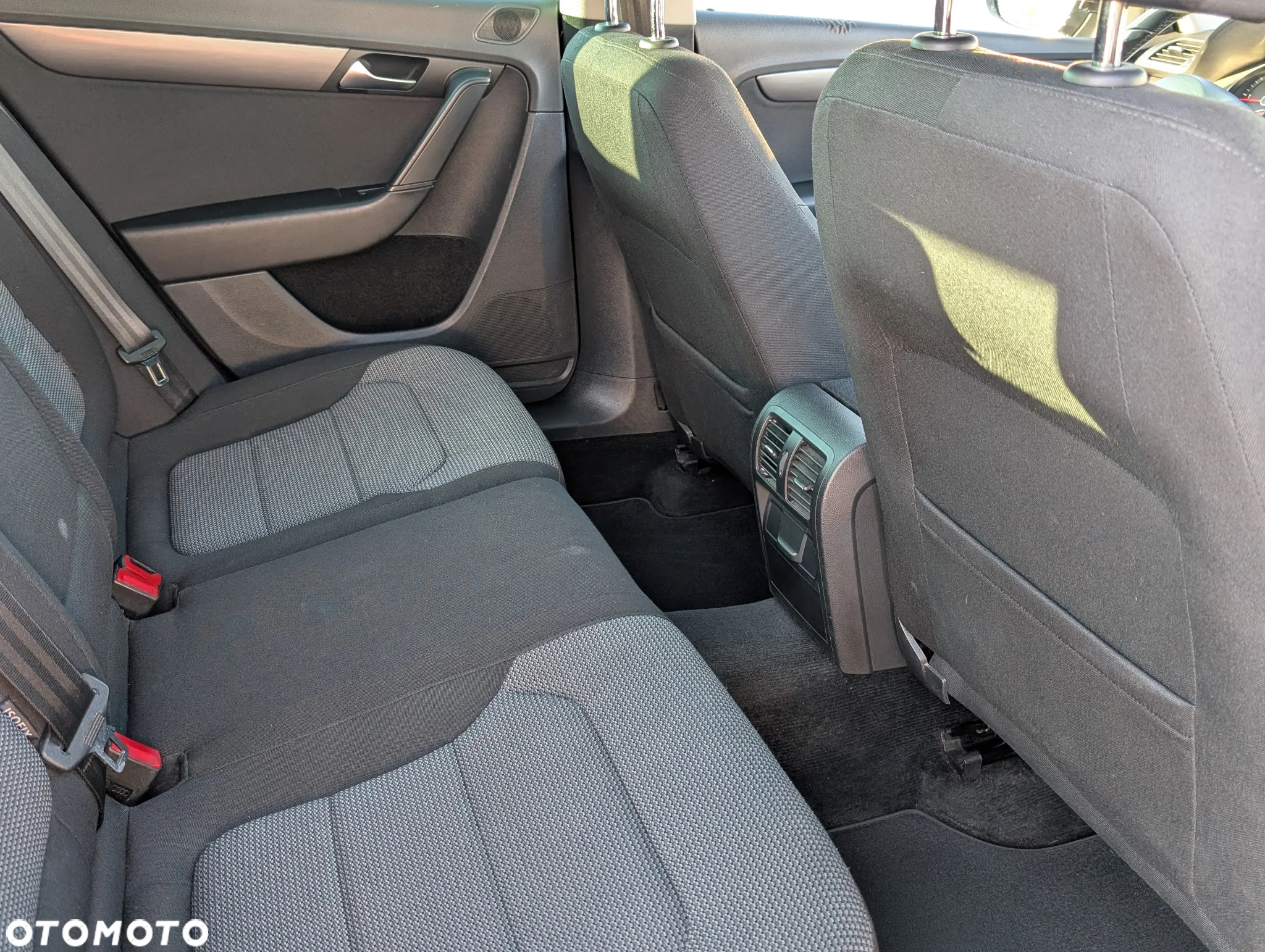 Volkswagen Passat 1.6 TDI Comfortline - 10