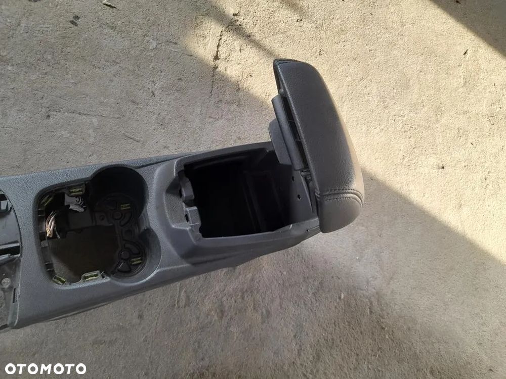 Podłokietnik tunel środkowy Ford Focus MK3 Europa - 5