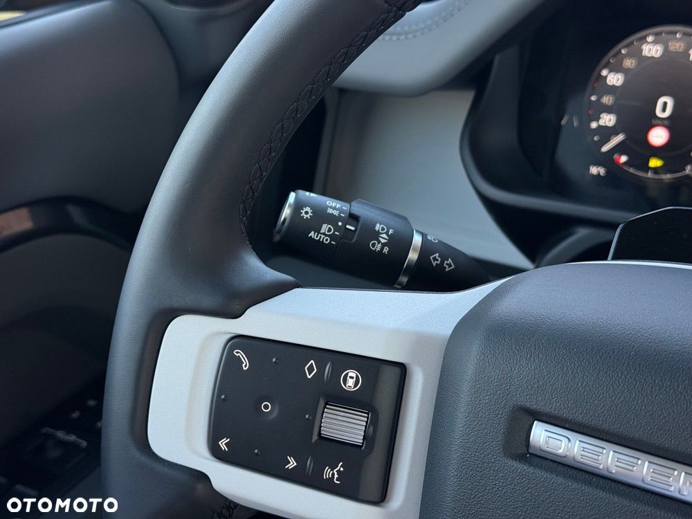Land Rover Defender - 11