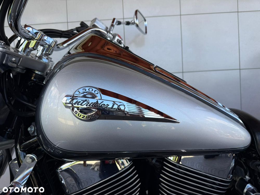 Suzuki Intruder - 14