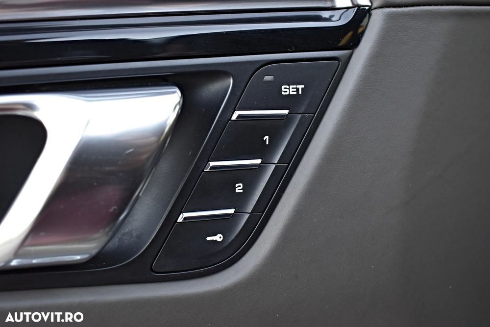 Porsche Macan Turbo PDK - 13