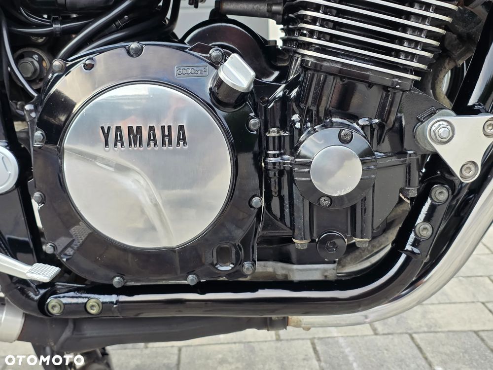 Yamaha XJR - 18