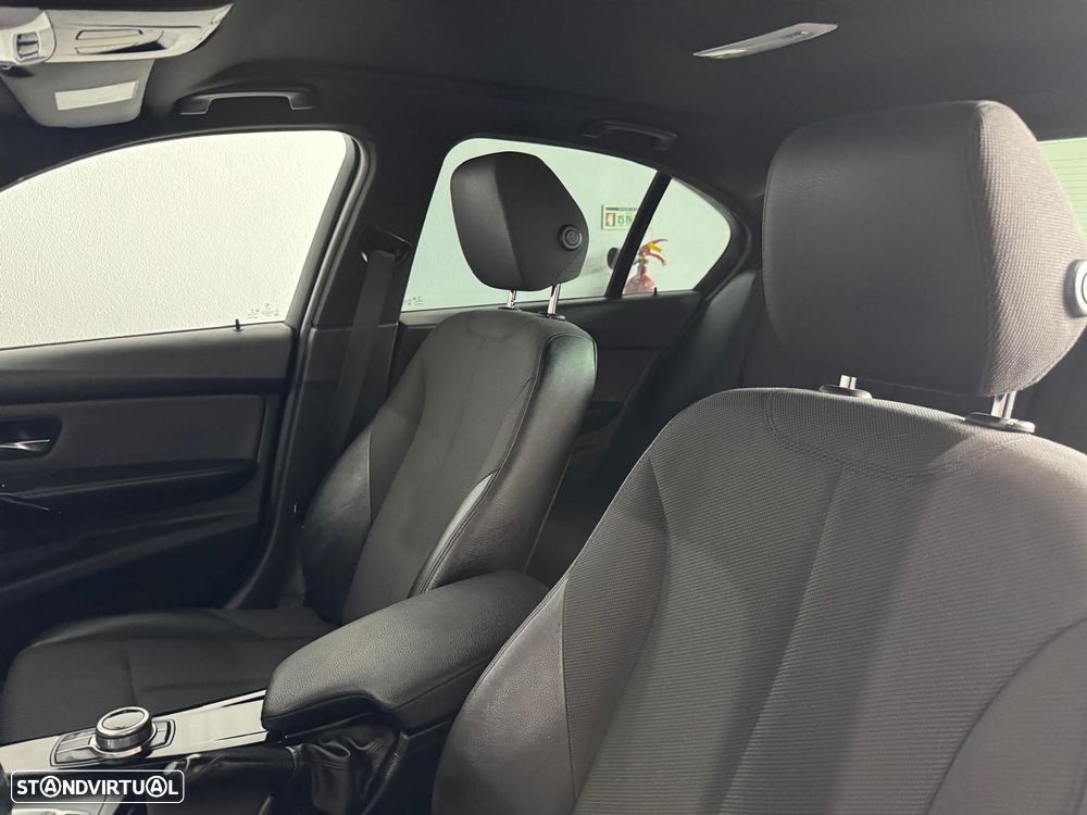 BMW 330 e iPerformance Pack M - 11