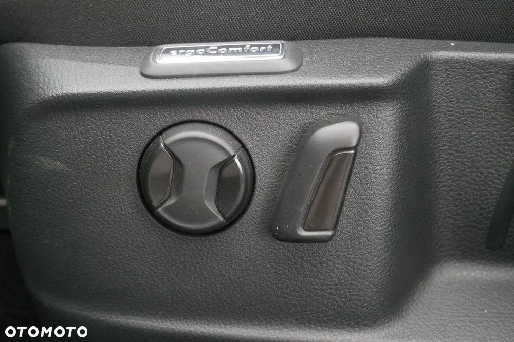 Volkswagen Passat Variant 2.0 TSI Business DSG - 27
