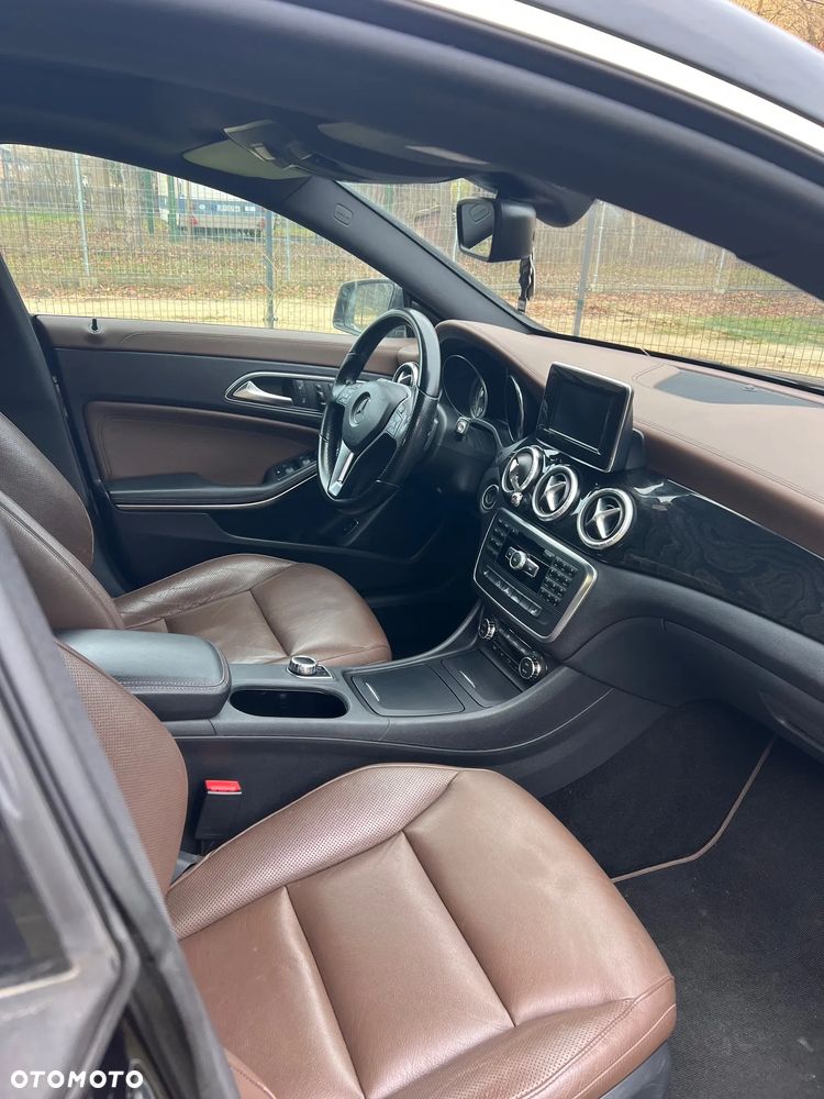 Mercedes-Benz CLA 250 7G-DCT - 10