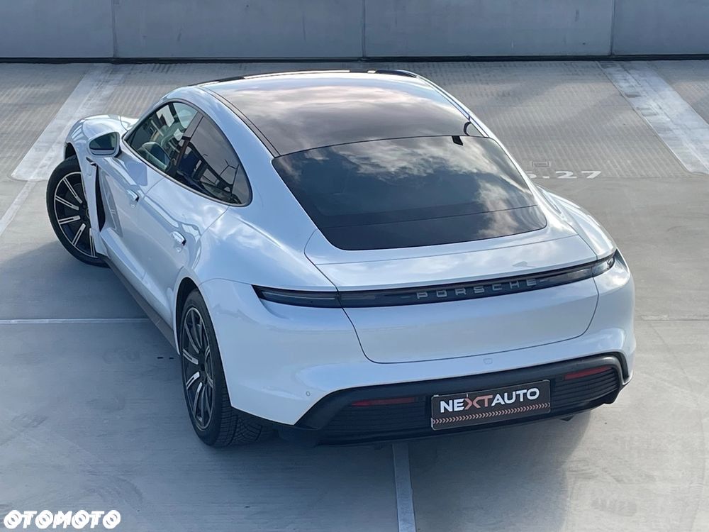 Porsche Taycan Performance Plus - 12