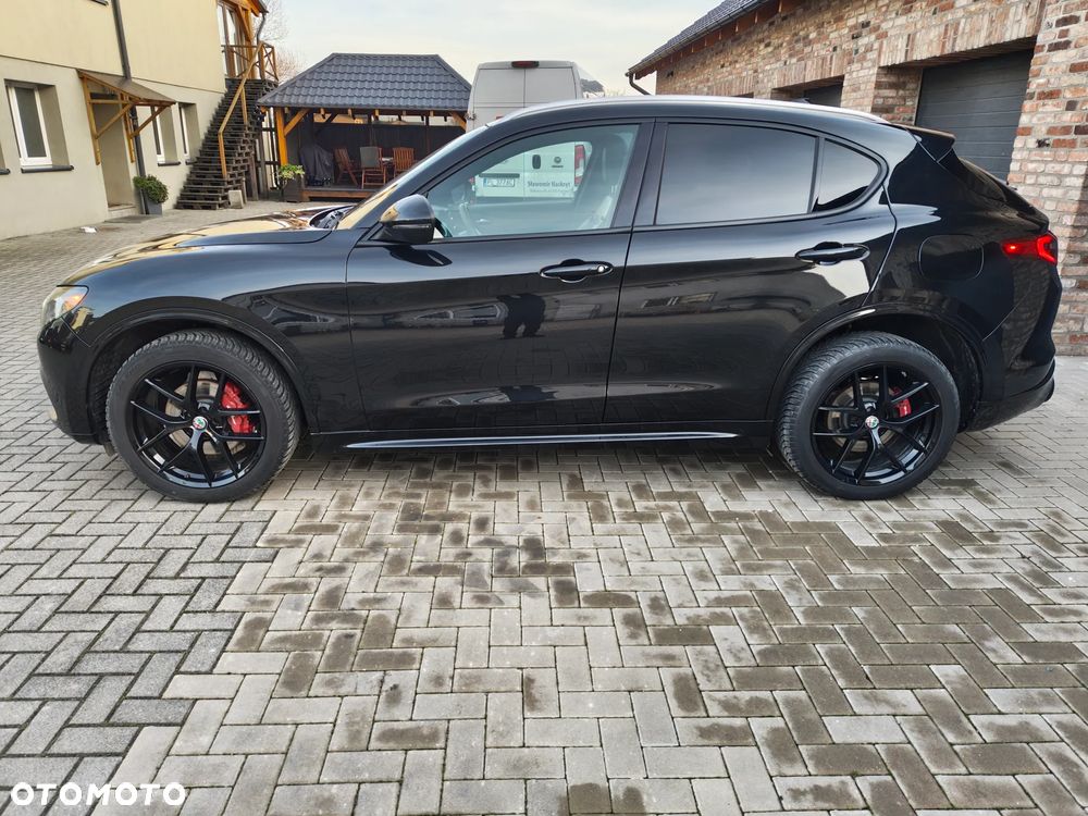 Alfa Romeo Stelvio 2.0 Turbo 16V AT8-Q4 Ti - 4