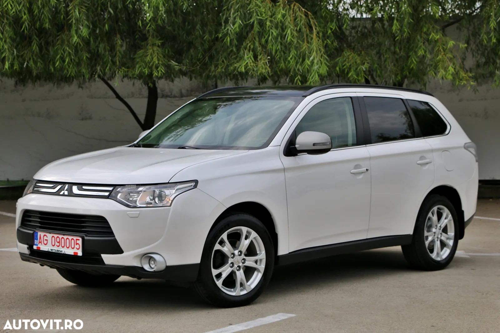 Mitsubishi Outlander 2.2 DI-D 4WD Automatik Diamant Edition - 1