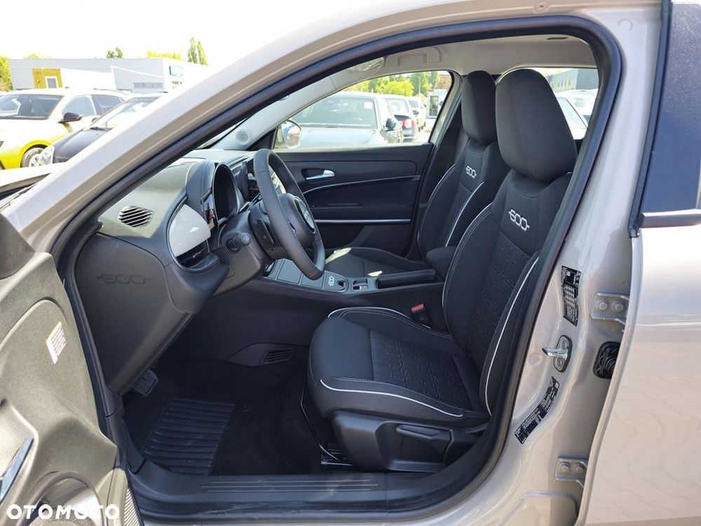 Fiat 600 1.2 Turbo Hybrid eDCT - 9