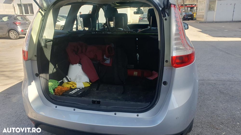 Renault Grand Scenic - 10