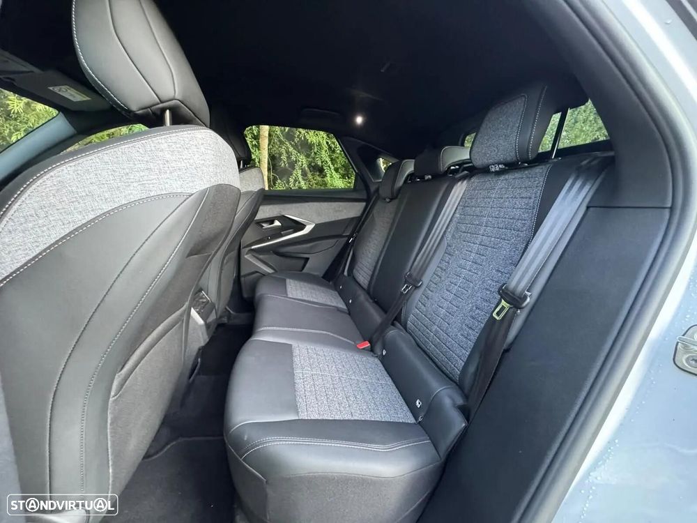 Peugeot 3008 1.2 Hybrid Allure e-DCS6 — fotografia 32