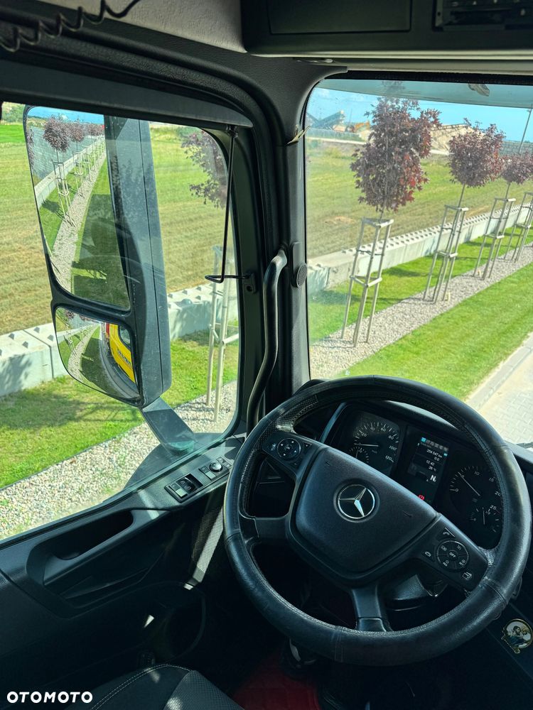 Mercedes-Benz Arocs - 15