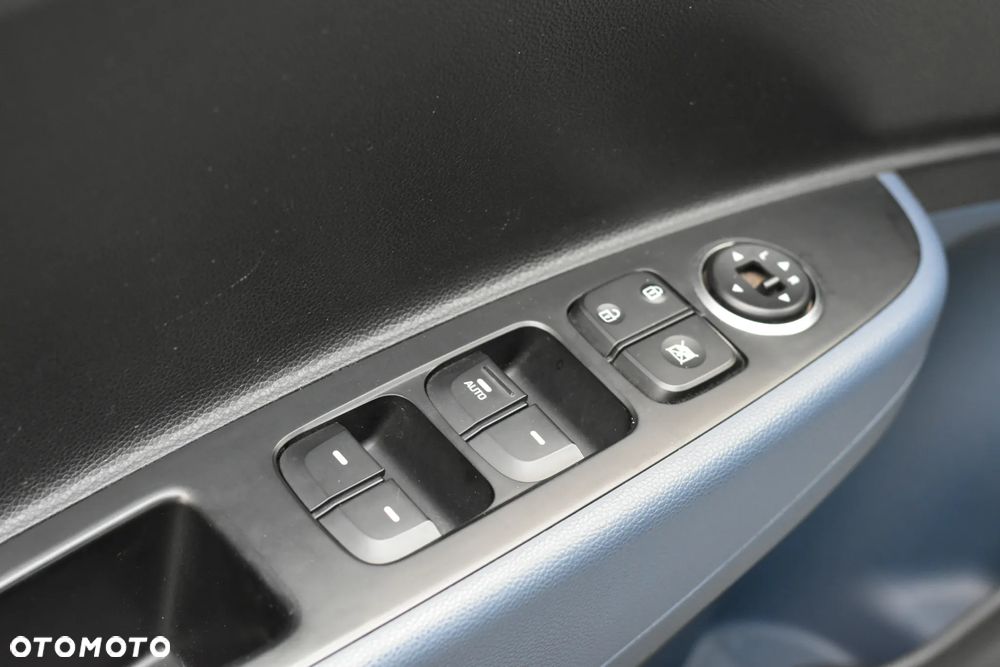 Hyundai i10 1.0 Fifa World Cup Edition - 14