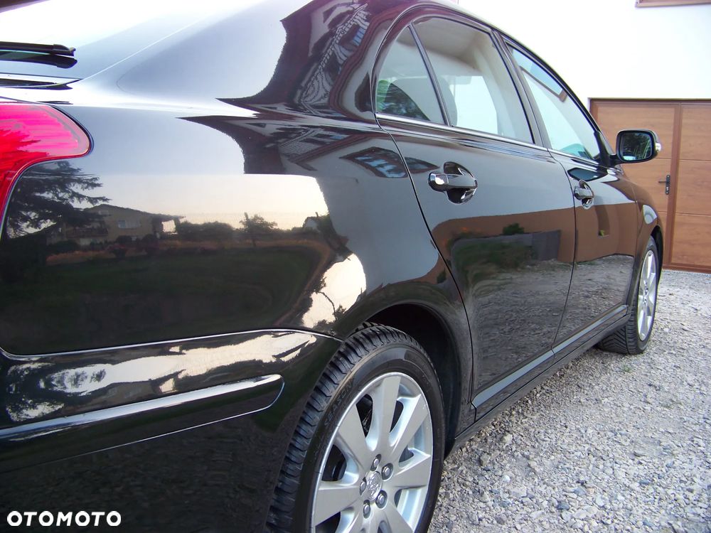Toyota Avensis 2.0 D-4D - 13