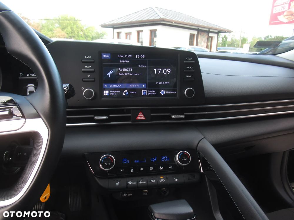 Hyundai Elantra 1.6 Smart CVT - 17