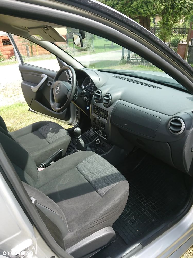 Dacia Duster 1.6 16V 4x4 - 11