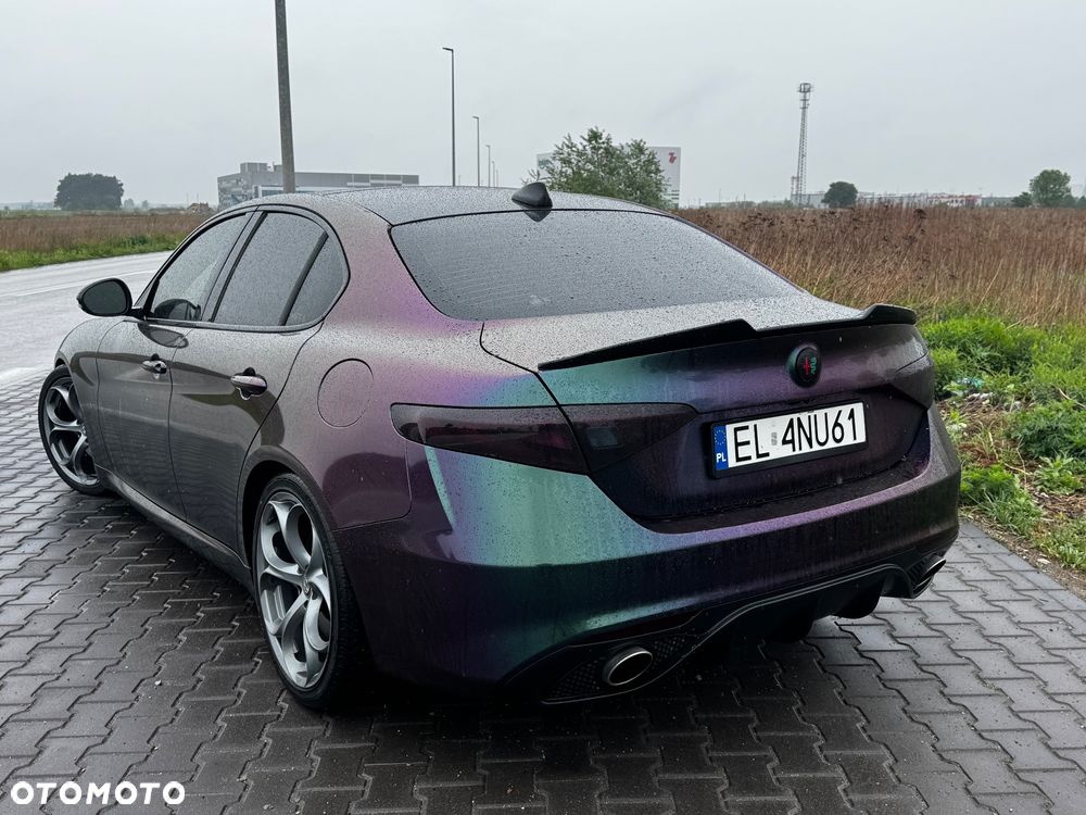Alfa Romeo Giulia 2.0 Turbo 16V AT8-Q4 Intensa - 3