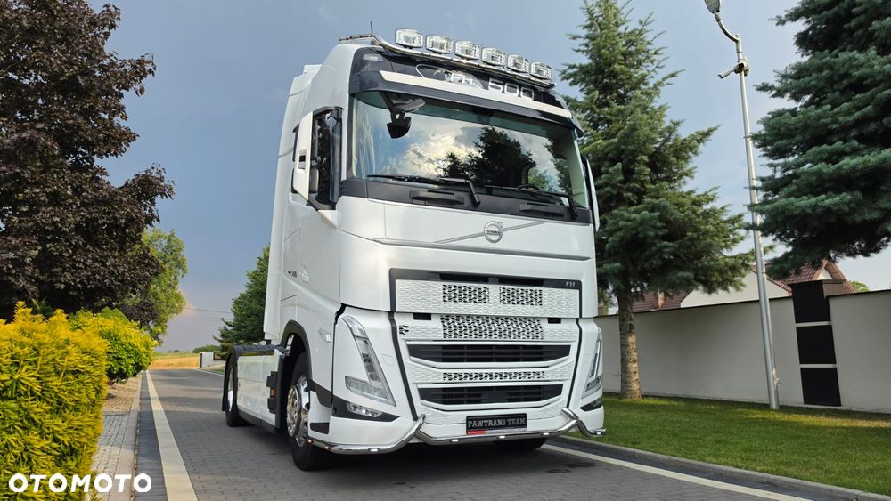Volvo ///FH///500///2023/// GLOBETROTTER///XXL///FULLLED/// VIRTUAL COCPIT///KLIMATYZACJA POSTOJOWA///ALUFELGI///RADARY/// KAMERA///WYŚWIETLACZ OBCIĄŻENIA/// ZABUDOWY MIĘDZYOSIOWE/// STAN BARDZO DOBRY - 10
