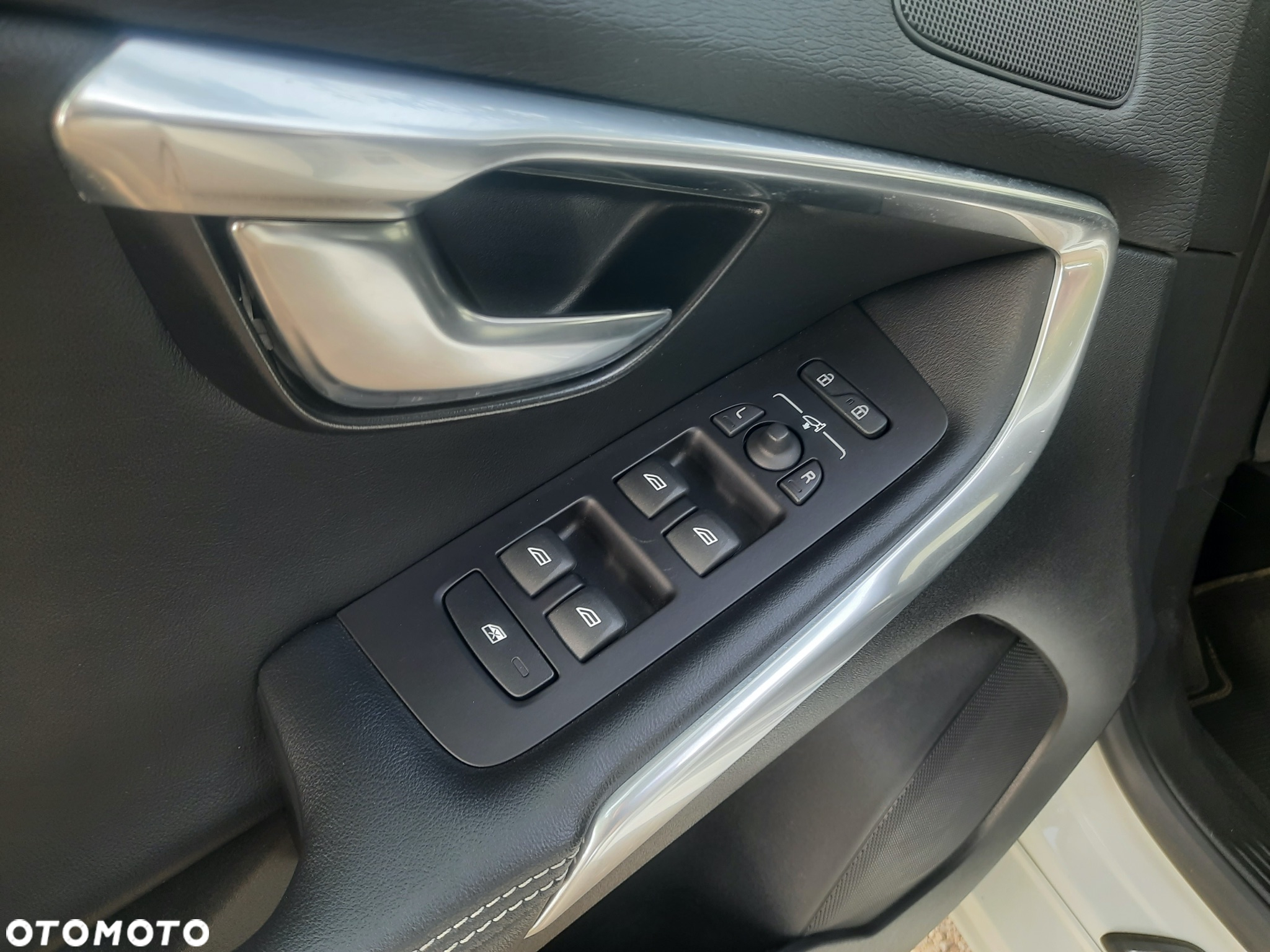 Volvo V40 T3 Drive-E R-Design Momentum - 25