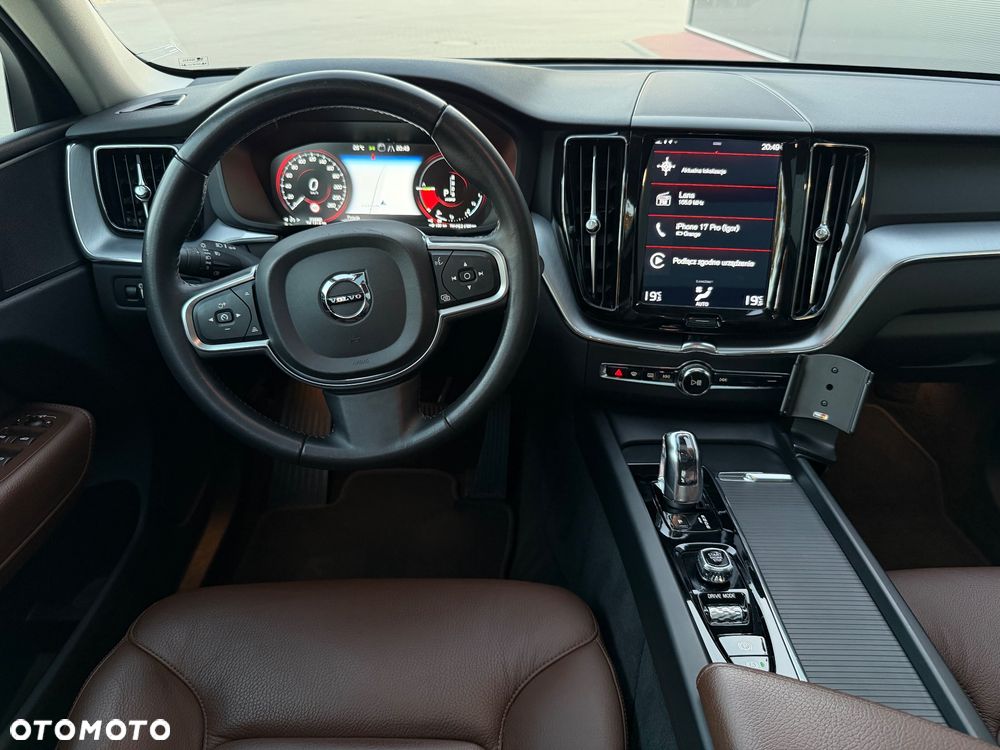 Volvo XC 60 T8 Twin Engine AWD Geartronic Momentum - 15