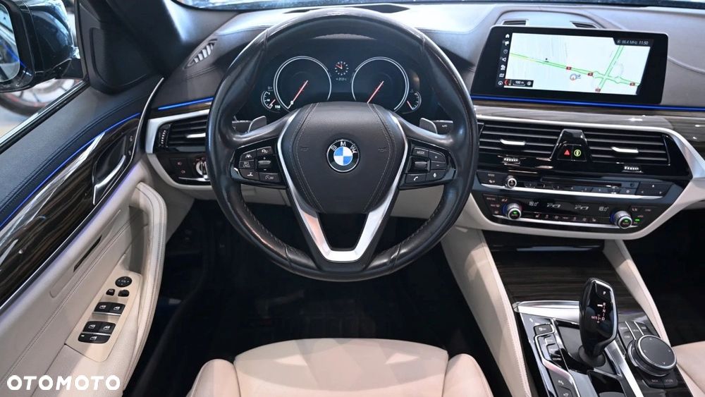 BMW Seria 5 520d Luxury Line - 11