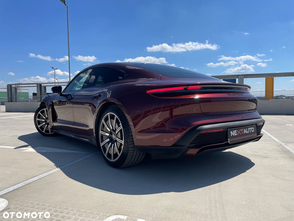 Porsche Taycan Turbo - 8