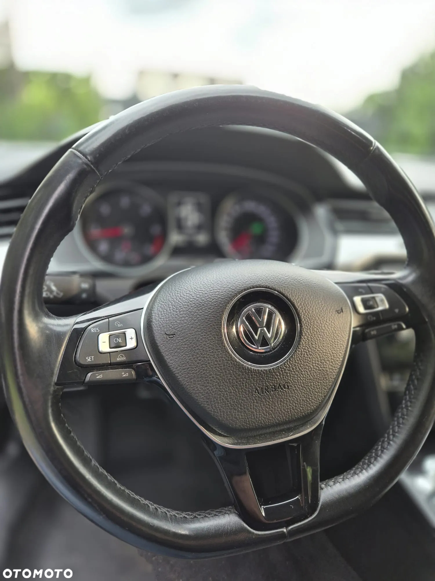 Volkswagen Passat Variant 1.6 TDI SCR DSG - 16